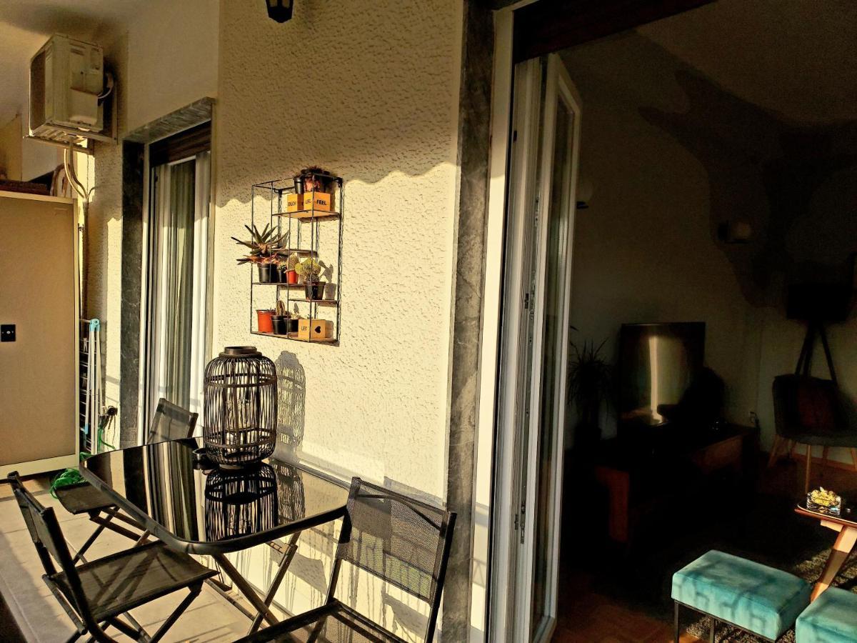 Fully Equiped Design Apartment With Excellent View/ Easy Parking Athena Bagian luar foto